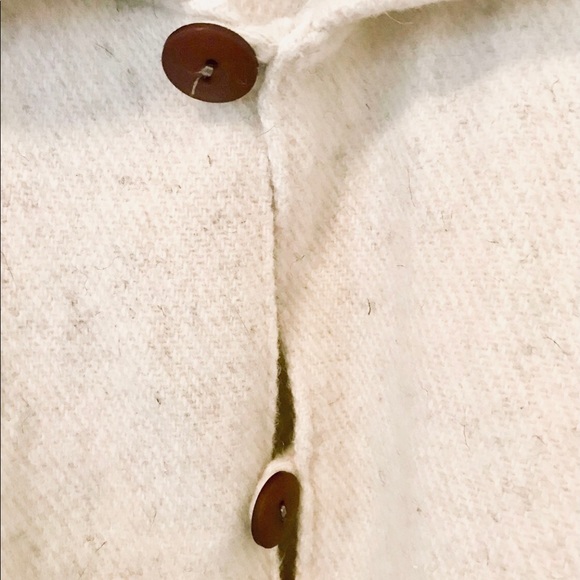 Vintage handcrafted wool poncho - Picture 2 of 10